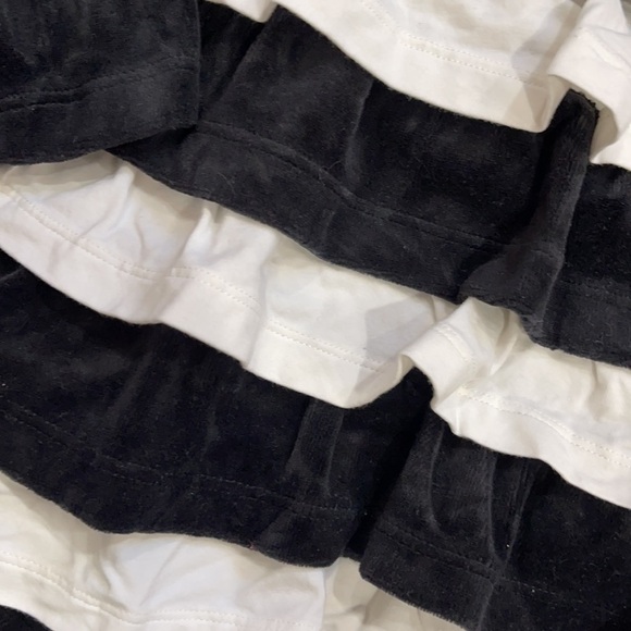 Hanna Anderson Ruffle Layered Black and White Velvet Dress Size 5 (110) - Picture 2 of 2